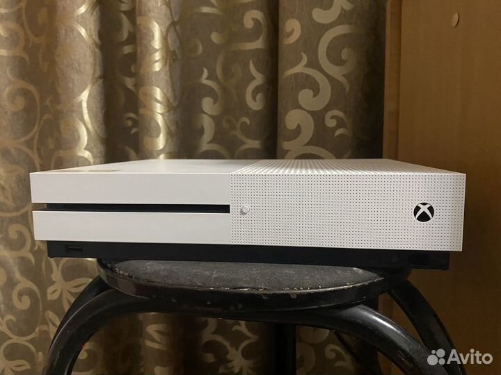 Xbox One s 2 геймпада 1tb
