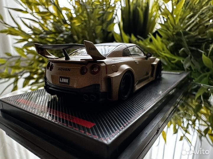 Машинка 1:64 Nissan GT-R (R35) Ignition Model