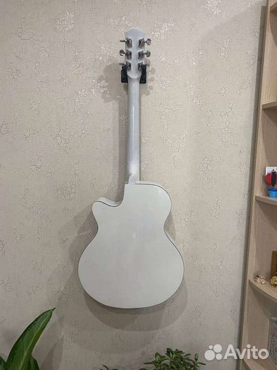 Акустическая гитара