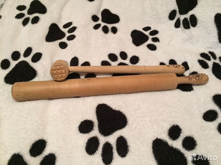 Скалка деревянная и молоток для отбивания