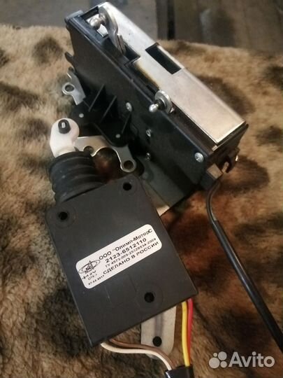 Замок двери передней левой Chevrolet Niva