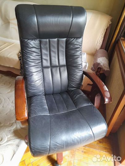 Кресло кожаное