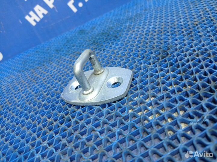 Ответная часть замка двери Toyota Auris хэтчбек