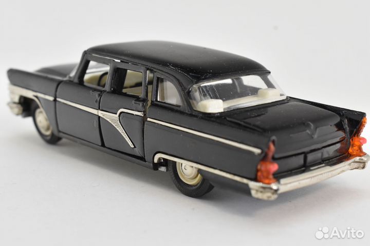 Чайка газ 13 А15 модель 1:43 СССР