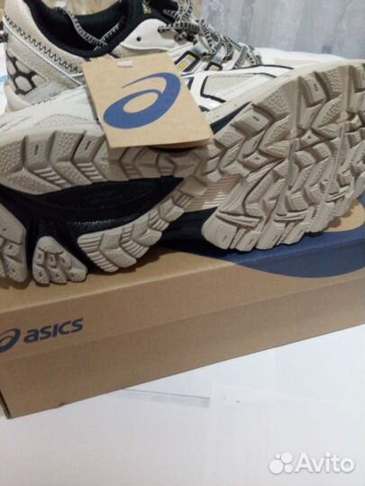 Кросовки, Asics