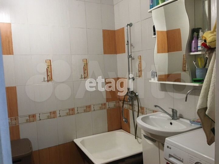 Комната 25 м² в 8-к., 4/5 эт.