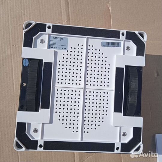 Робот-щетка новый для мойки окон