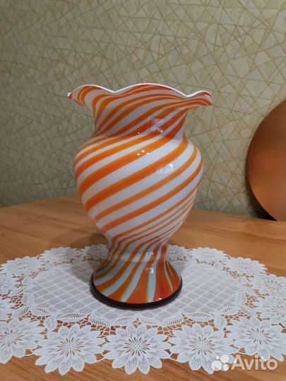 Ваза - двухслойное молочное стекло СССР