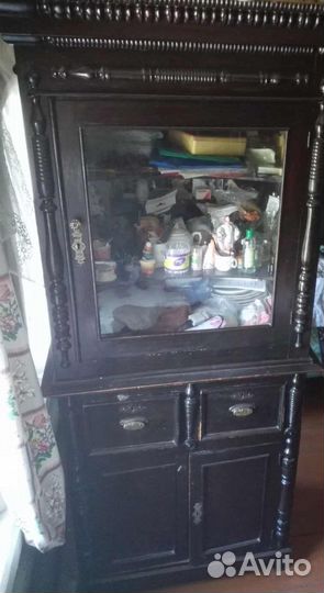 Старинный резной буфет горка
