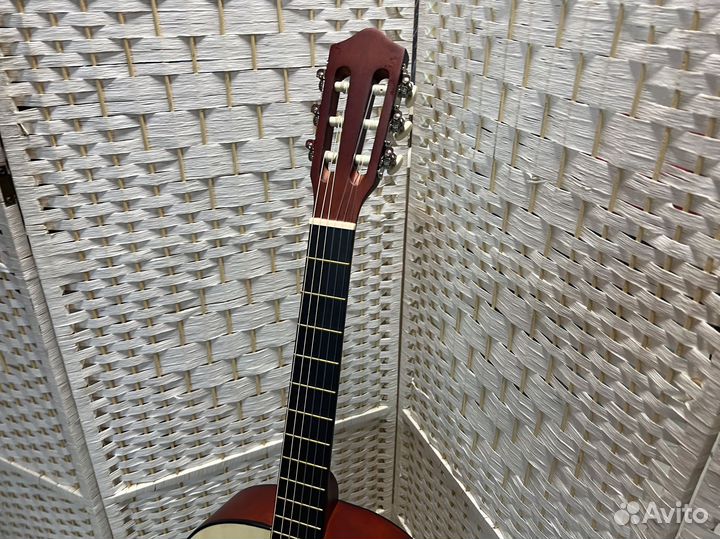 Гитара натуральная
