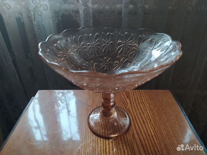 Ваза для фруктов на ножке цветное стекло СССР