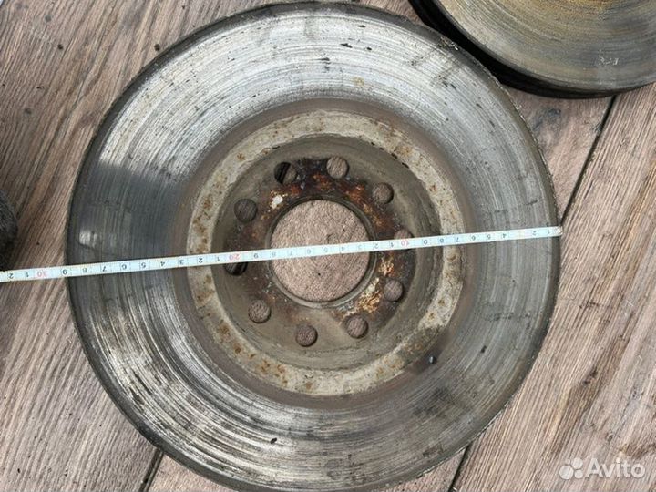 Тормозные диски переднее Volkswagen Passat B5 1.8