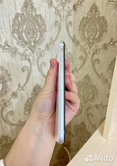 Телефон iPhone SE 2020