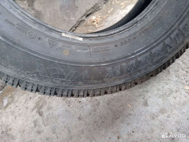 Bridgestone Blizzak VRX 215/65 R16