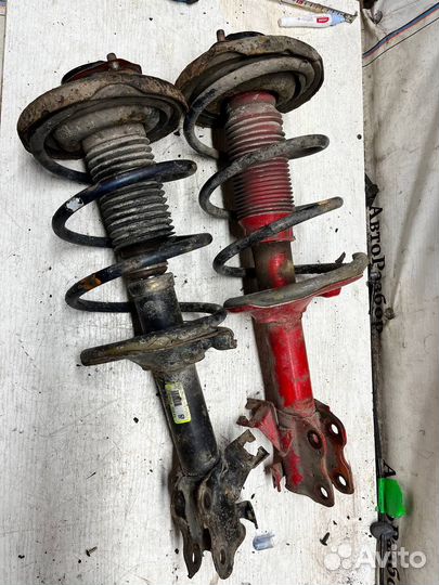 Амортизатор передний правый Maxima a33 Cefiro