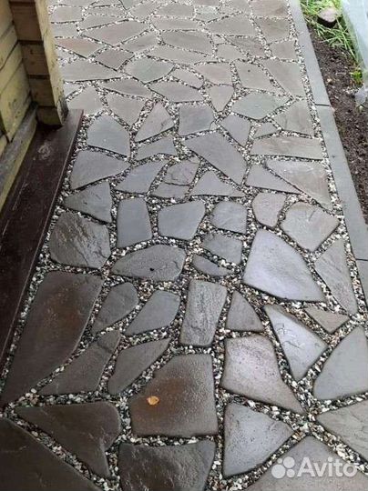 Укладка дорожек природным камнем и арт бетоном