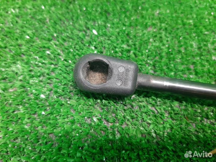 Амортизатор капота Mercedes Benz E-class W212 2009