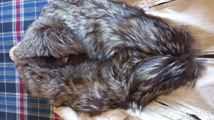 Меховой воротник и манжеты из чернобурки