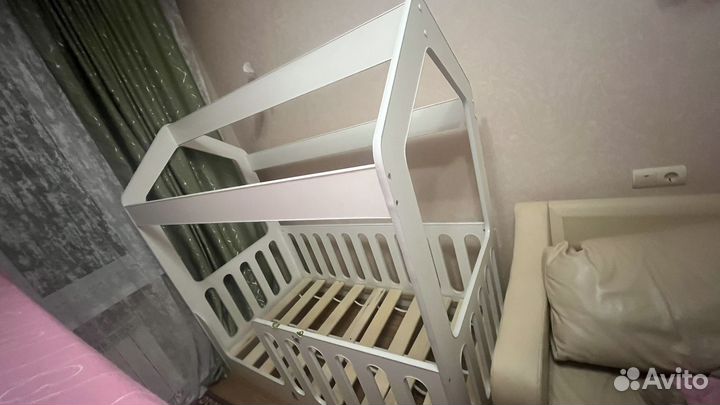 Детская кровать домик