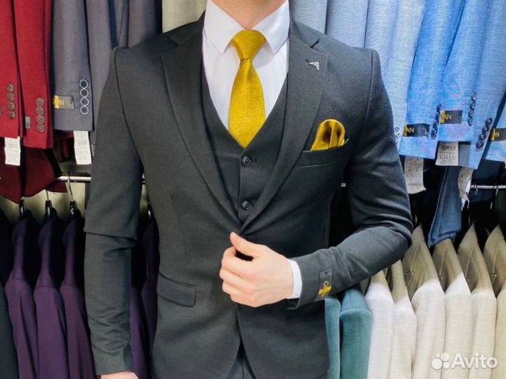 Мужской костюм черный не мнущийся