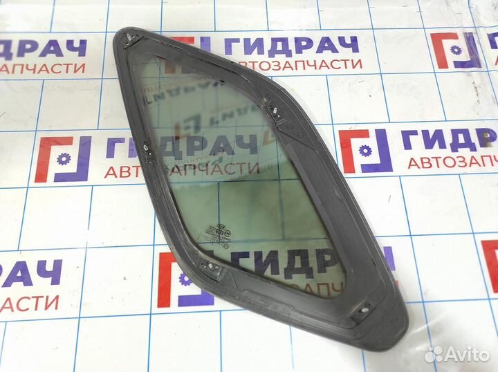 Стекло кузовное глухое правое Kia Sportage (KM) 87