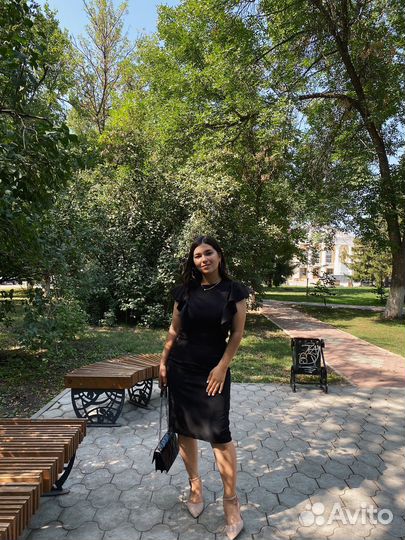 Вечернее платье с воланами