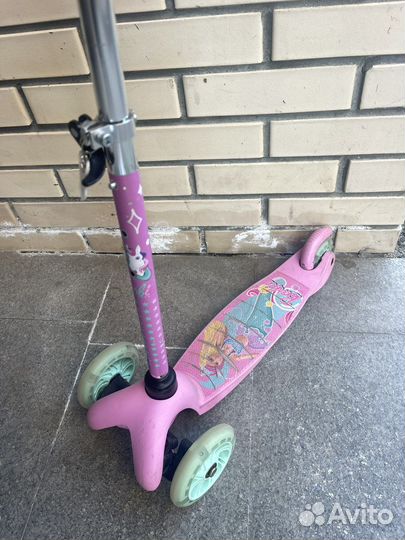 Детский трехколесный самокат Barbie розовый