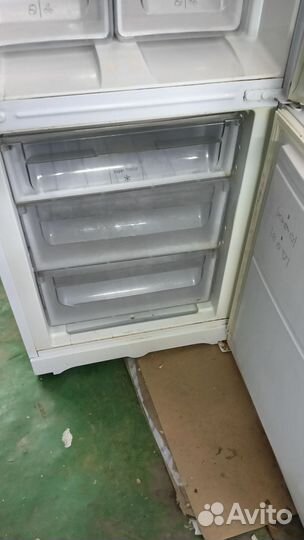 Холодильник Indesit