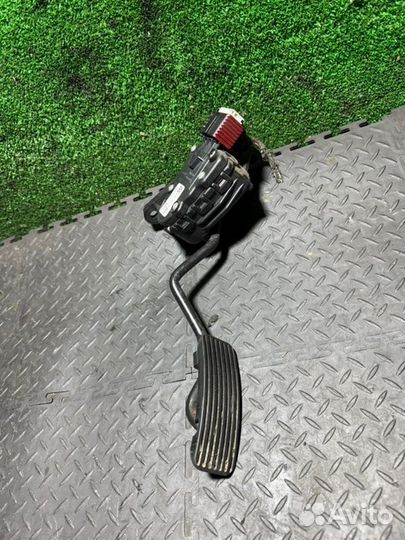 Педаль газа Opel Astra 2006