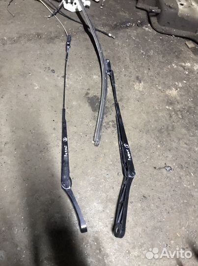 Поводок дворника пассат b6