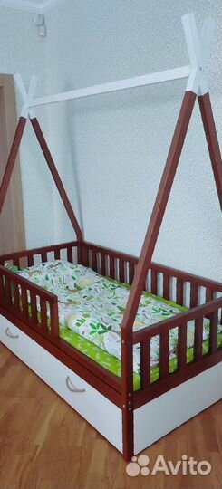 Детская Кровать из бука домик