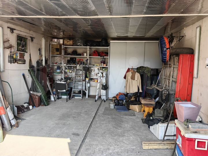 Гараж, > 30 м²