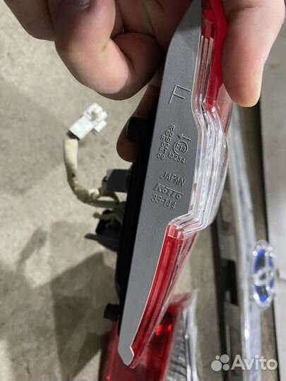 Фонари задние в крышку багажника Toyota Camry 50