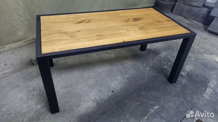 Столик журнальный