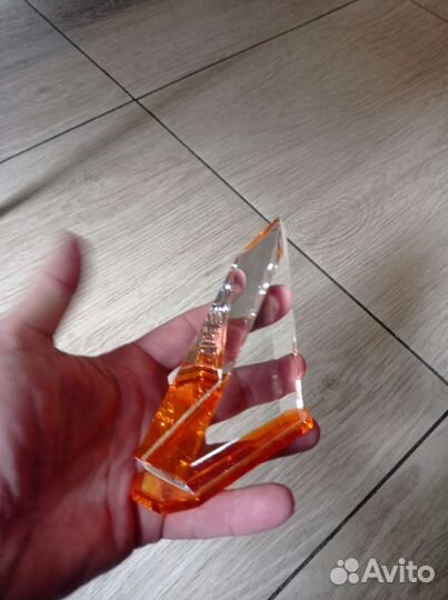 Настольный сувенир из стекла очень тяжелый