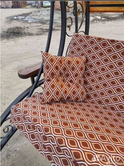 Качель дачная с навесом новинка