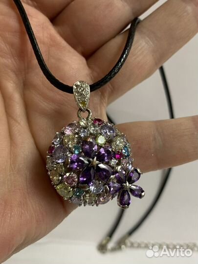 Кулон на шнурке