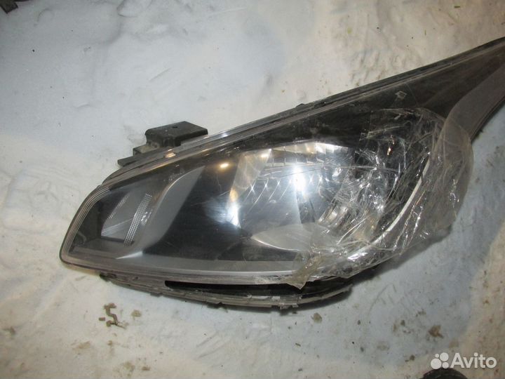 Кронштейн крепления левой фары Kia Rio 4 с 2017