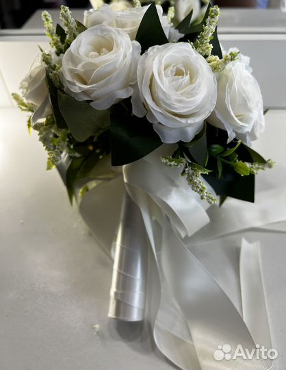 Букет, украшения для бутылок, бокалы