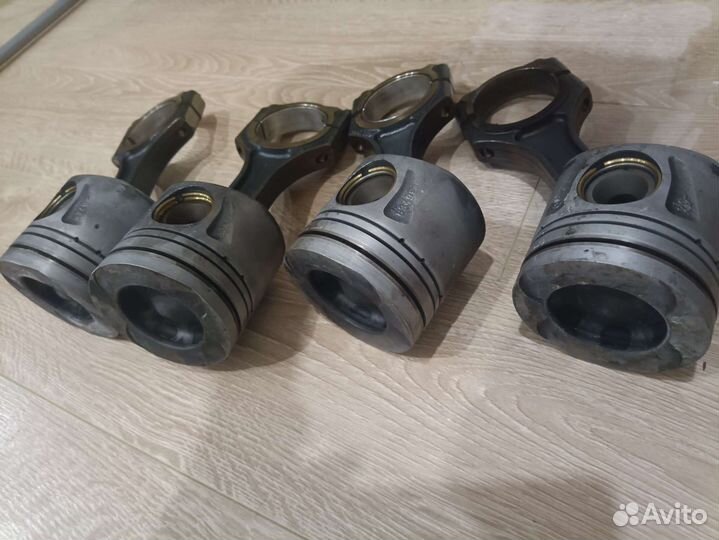 Поршни с шатунами Mercedes Benz OM651