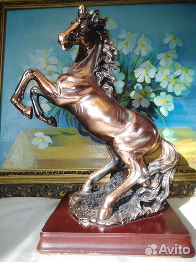 Статуэтка Конь