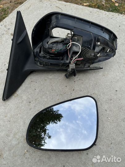 Боковое зеркало
