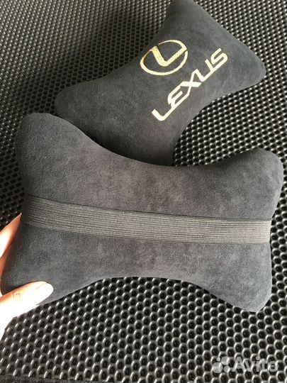 Подушка на подголовник с вышивкой логотипа