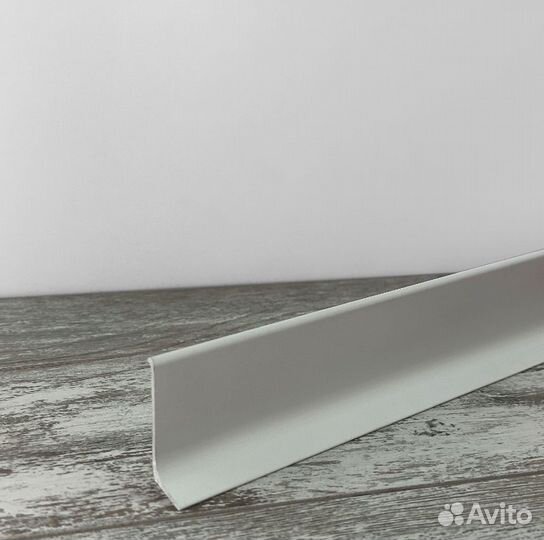 Плинтус алюминий анодирован. 3000 мм