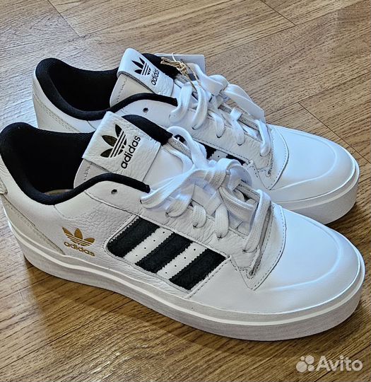 Новые кроссовки Adidas женские