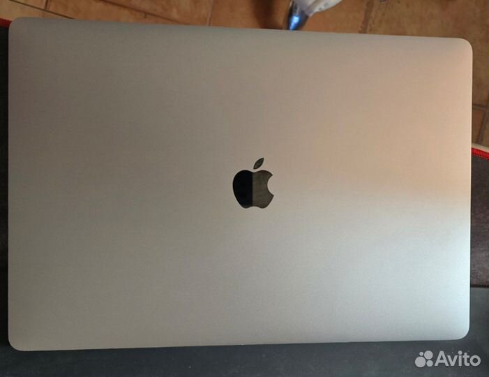 MacBook Pro 15 2018 Core i9 2.9 32gb 512g 555X 4GB