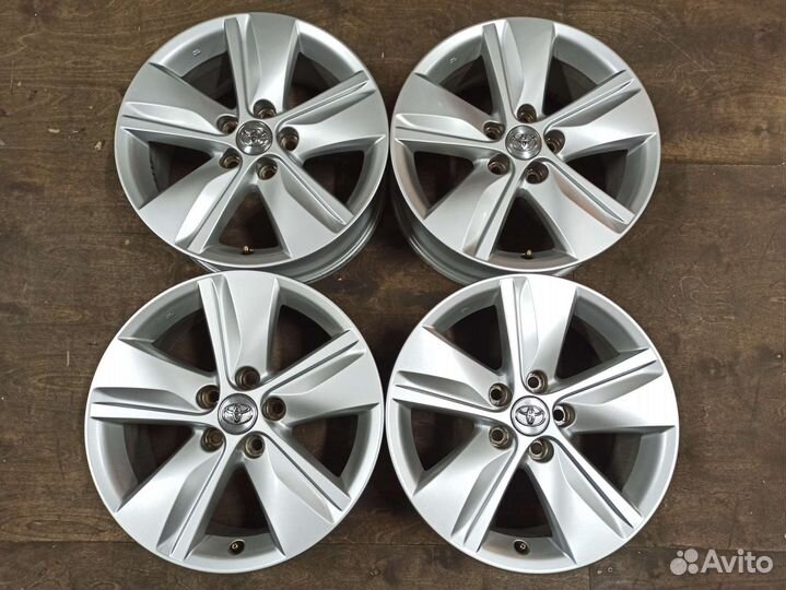 Диски 17 5х114,3 ET39 оригинал Тойота из Японии