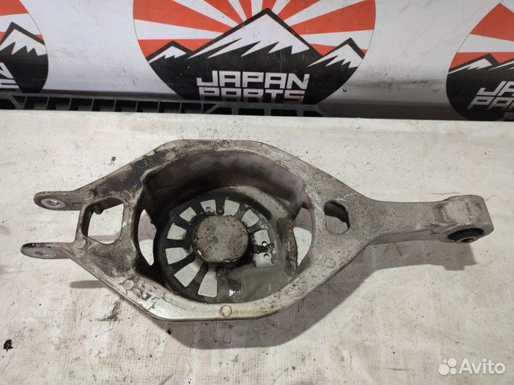 Рычаг подпружинный задний Nissan Teana J32