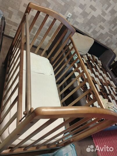 Кроватка с маятником