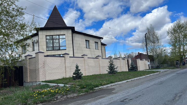 Дом 388 м² на участке 11 сот.